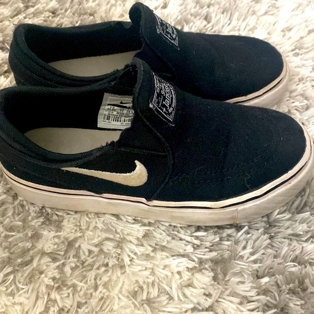 Nike toddler 11.5 black slide shoes
